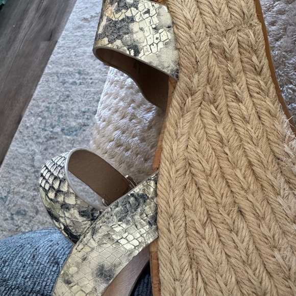 Sam Edelman Beige and Black Snakeskin Wedges, Size 9 - Picture 14 of 16